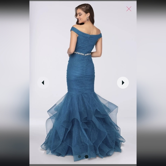 Elegant Blue Off-Shoulder Evening Gown - Picture 3 of 7